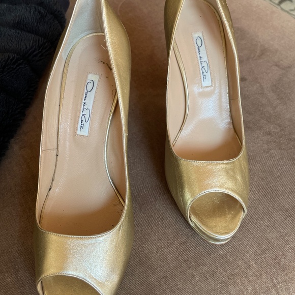 Oscar De La Renta Heels ( 38 1/2 ) - Picture 2 of 6